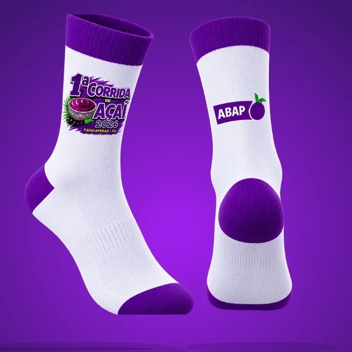 Par de meias exclusivo da 1ª Corrida do Açaí, branco e roxo